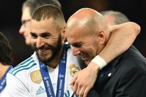 Real Madrid : Karim Benzema Rend Hommage À Zinedine Zidane,