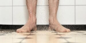 Voici Pourquoi Il Est Conseillé D&Rsquo;Uriner Sous La Douche