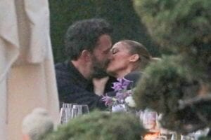 Jennifer Lopez Et Ben Affleck Surpris En Train De S’embrasser…C’est Désormais Officiel, Ils Sont De Nouveau Ensemble