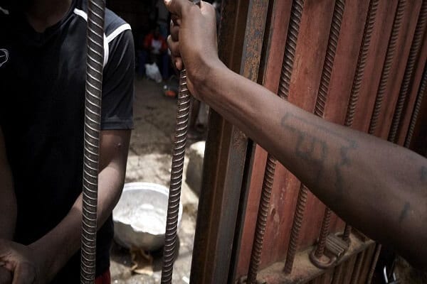 Mozambique: Voici Comment Les Gardiennes De Prison Forcent Les Détenues À Se Prostituer