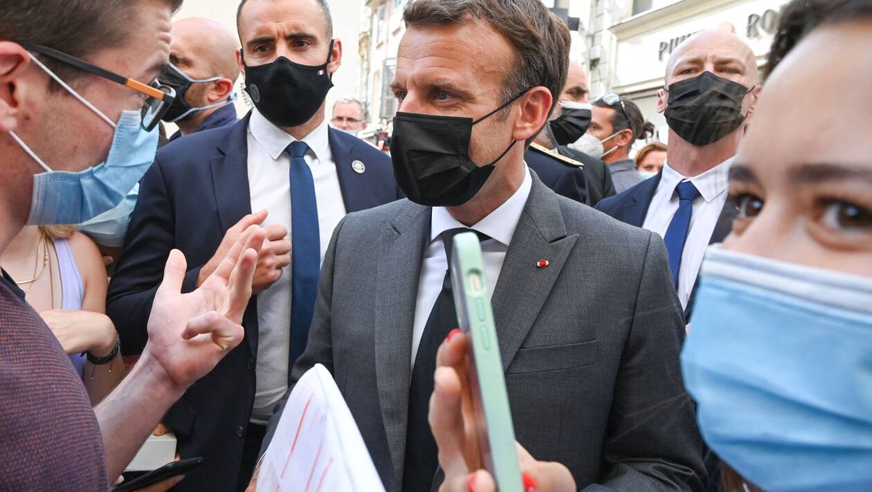 Quelle Sanction Pour Celui Qui A Giflé Emmanuel Macron ?
