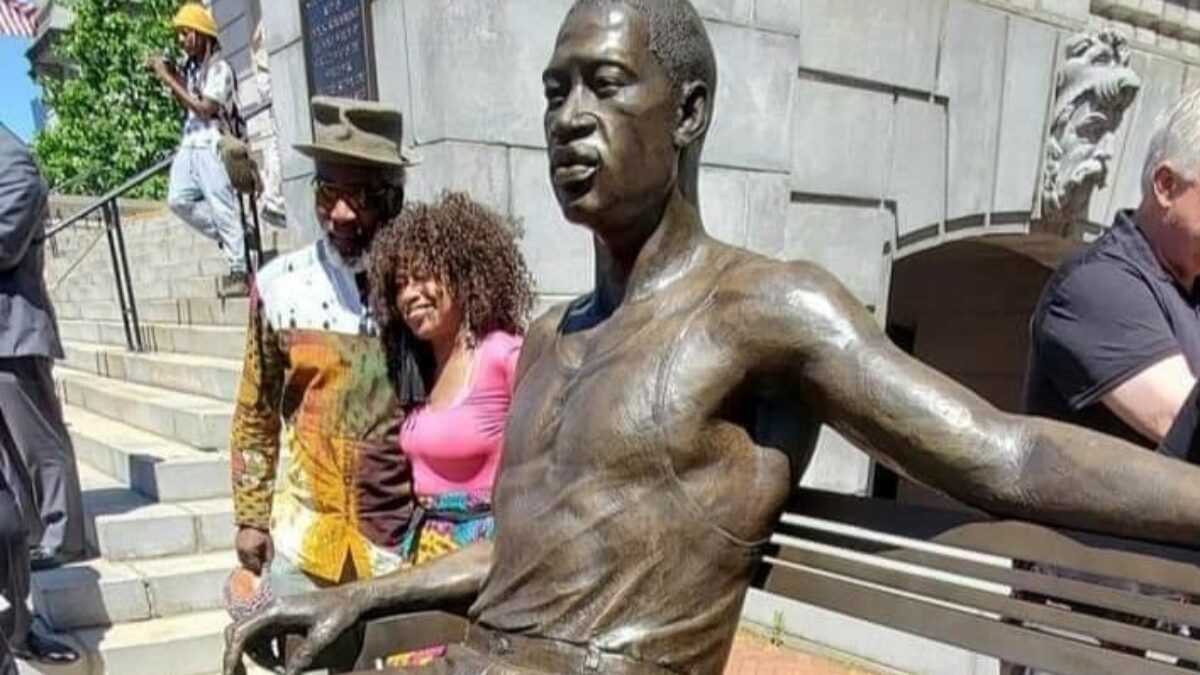 Une Statue En L’honneur De George Floyd Inaugurée Dans Le New Jersey