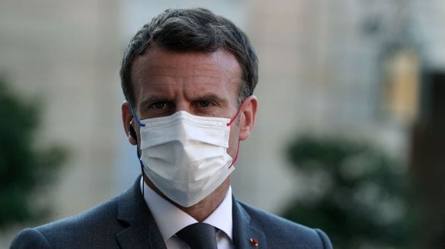 Emmanuel Macron Se Fait Gifler, Il A Failli Se Battre (Vidéo)