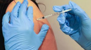 Covid-19 : Près De 800 Ougandais Ont Reçu De Faux Vaccins