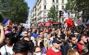 Covid-19 : Des Français Manifestent Contre Les Nouvelles Mésures Prises