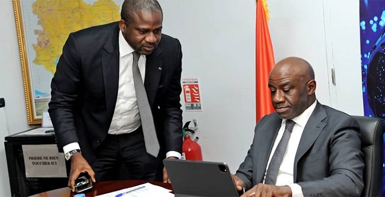 Côte Divoire La Poste De Côte Divoire Le Ministre Roger Adom Promet Payer Les Salaires Des Agents