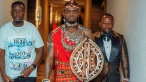 Diamond Platnumz Se Fait Tout Charmant Dans Une Tenue Maaasi