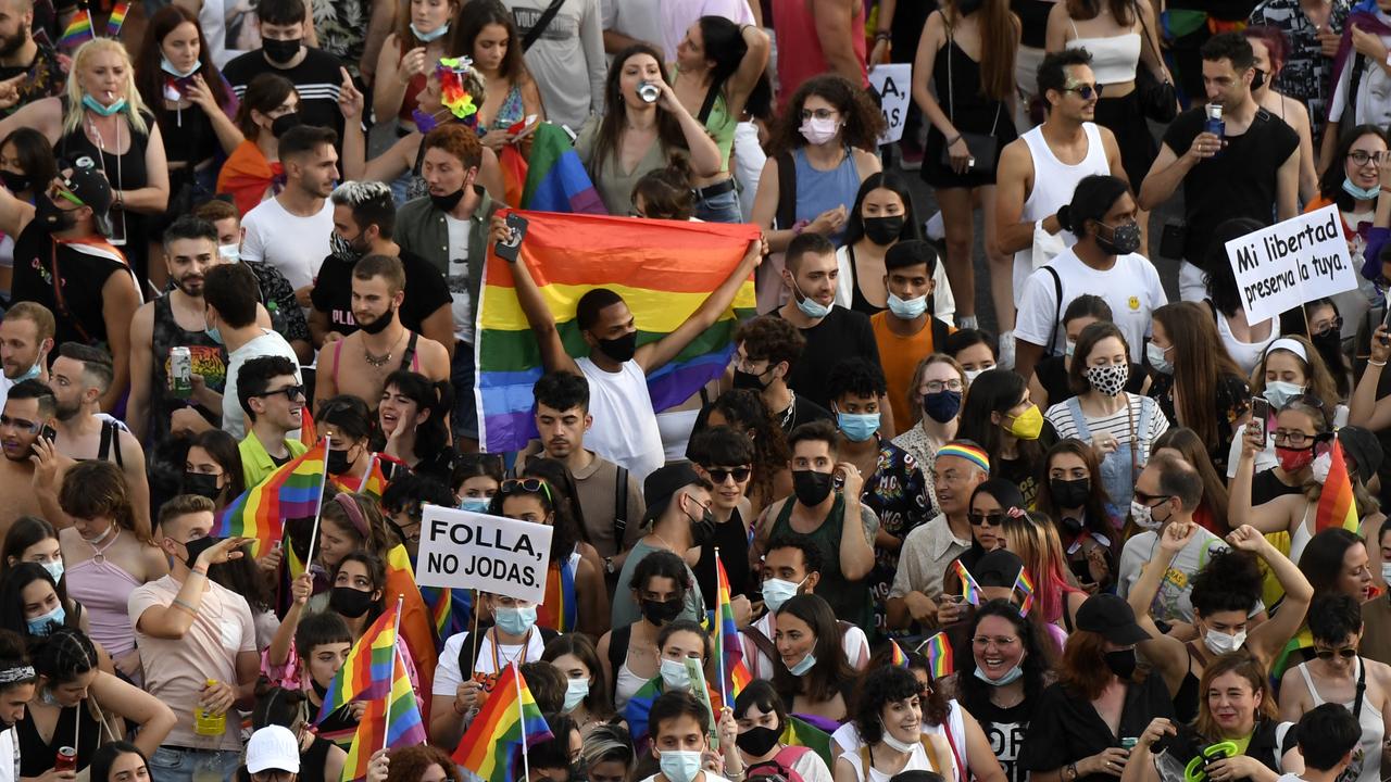 Espagne : Des Manifestants Dénoncent La Mort D’un Jeune Homosexuel