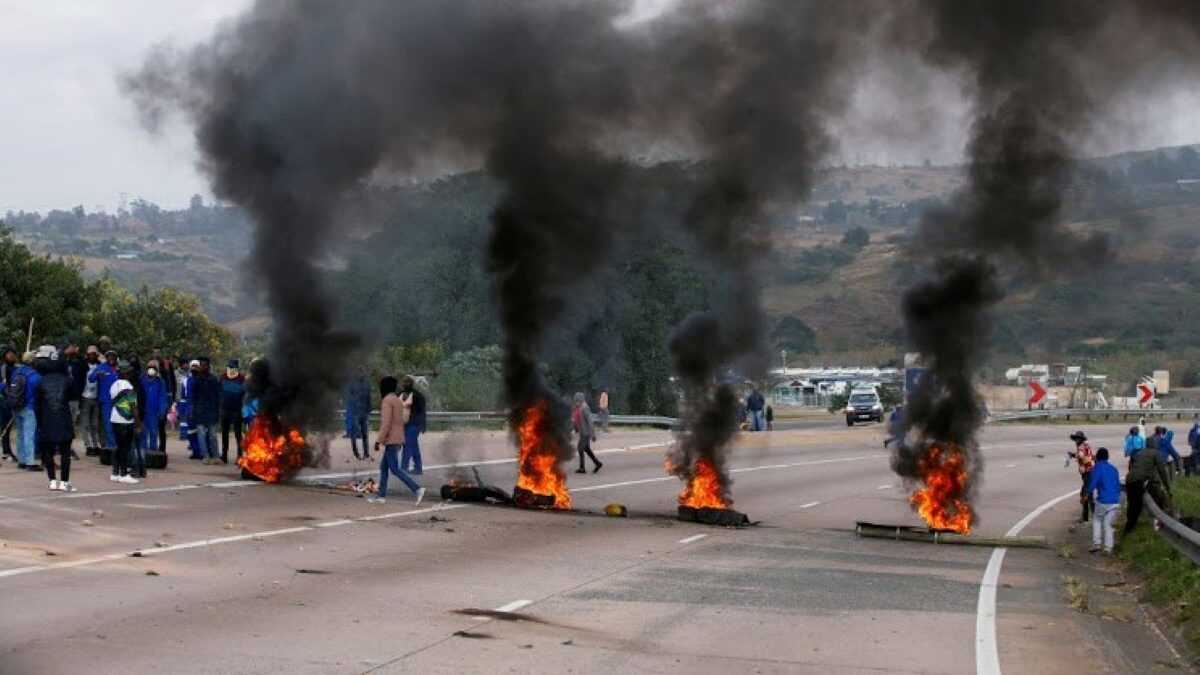 « Free Zuma » : Un Manifestant Tué Et Plusieurs Blessés, Dont Des Policiers