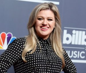 Kelly Clarkson : La Chanteuse Condamnée À Près De 110 Millions Fcfa Comme Pension Alimentaire De Son Mari