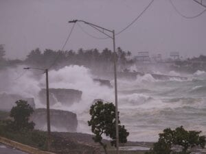 La Population Cubaine  Prend Ses Mésures À L&Rsquo;Arrivée De La Tempête Tropicale Elsa