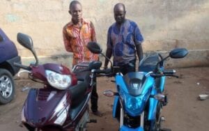 Togo : La Police Arrête Deux Voleurs D&Rsquo;Une Bouteille De Gaz , Moto Tricycle Et Moto Pompe