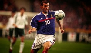 Un Ancien Maillot De Zidane Vendu À Plus De 100 000 Dollars