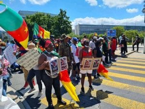 Manifestation Contre Paul Biya : Des Femmes En Soutien Gorge Entre En Action (Photos)