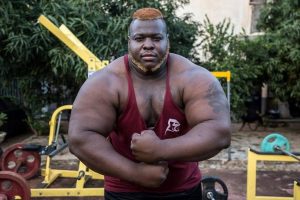 Londres : Le Burkinabé Iron Biby Bat Le Record Du Monde Au Axle Press