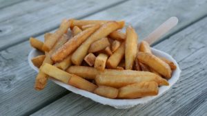 Un Restaurant Propose Une Portion De Frites À 110 000 Fcfa