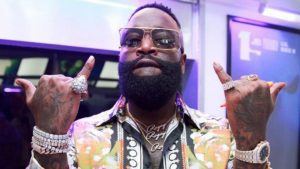 Video – Rick Ross Devient Coiffeur D&Rsquo;Un Joueur En Herbe !