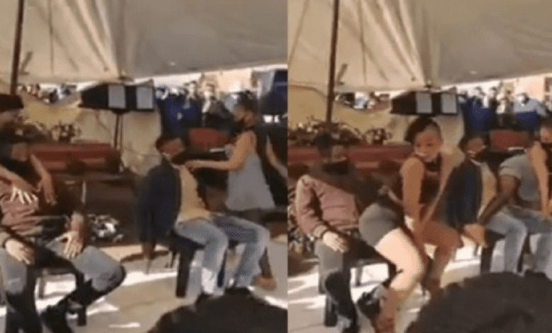 Afrique du Sud: des strip-teaseuses dansent pour des hommes en deuil lors d’un enterrement (vidéo)
