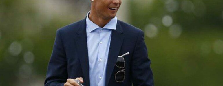 Cristiano Ronaldo : Le Joueur Fait Un Geste Noble