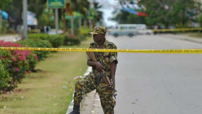 Deux Policiers Tués Près De L’ambassade De France En Tanzanie, Un Somalien Indexé