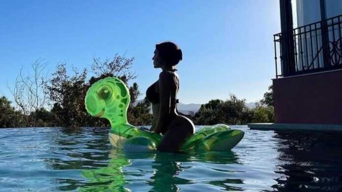 Georgina Rodríguez dans sa piscine paradisiaque