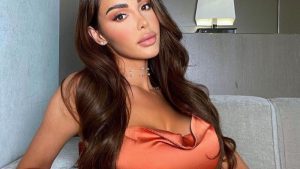 Nabilla : La Mannequin Joue Avec Sa Culotte Et Laisse Un Détail Qui Choque (Photo)