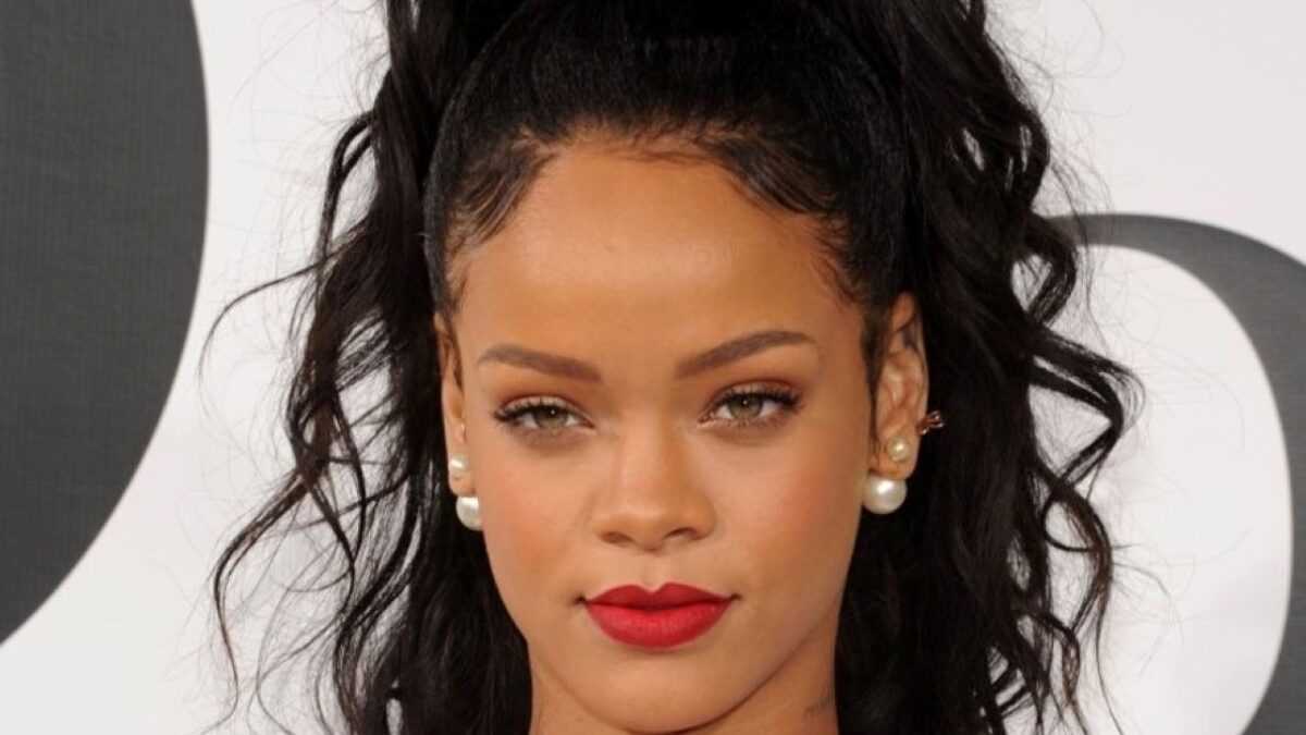 Rihanna Officiellement La Musicienne La Plus Riche Du Monde