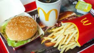 Une Femme Poursuit Mcdonald’s Pour Une Publicité Qui L’a Incitée À Rompre Le Jeûne