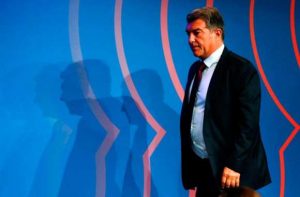 Fc Barcelone : Des Supporters Exigent La Démission Du Président Joan Laporta