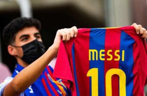 Fc Barcelone : Des Supporters Du Club Espagnol Insultent Le Psg En Plein Match