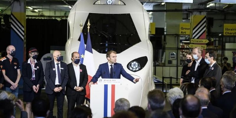 France Emmanuel Macron Devoile Le Tgv Du Futur