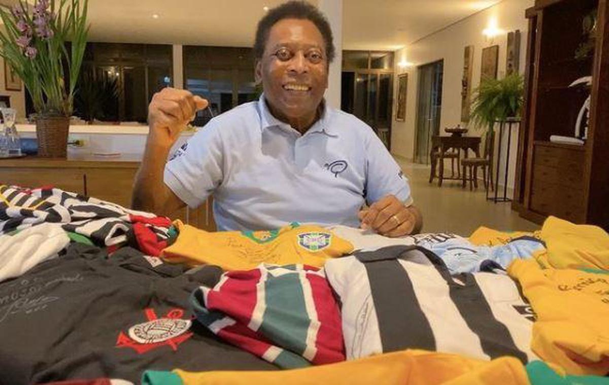 La légende du football brésilien Pelé se remet d’une opération d’une tumeur