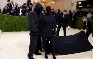 Met Gala : L&Rsquo;Identité De L&Rsquo;Homme Aux Côtés De Kim Kardashian Connu