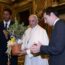 Le Pape François reçoit un maillot de Lionel Messi (photos)