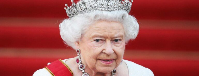 "La reine Elizabeth II portait une couronne volée"