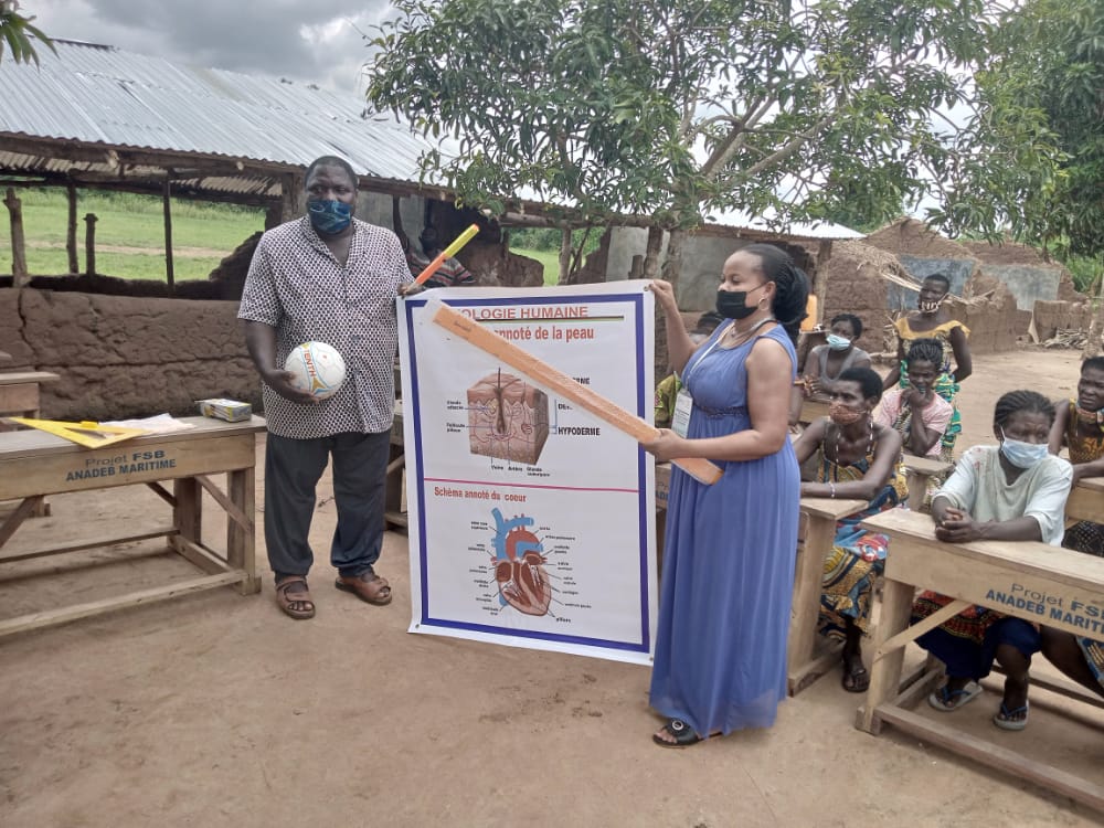 Togo : Le réseau BAD-IPC offre des kits scolaires aux enseignants et élèves