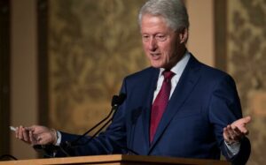 L&Rsquo;Ancien Président Américain Bill Clinton Est Hospitalisé À Cause D&Rsquo;Une Infection