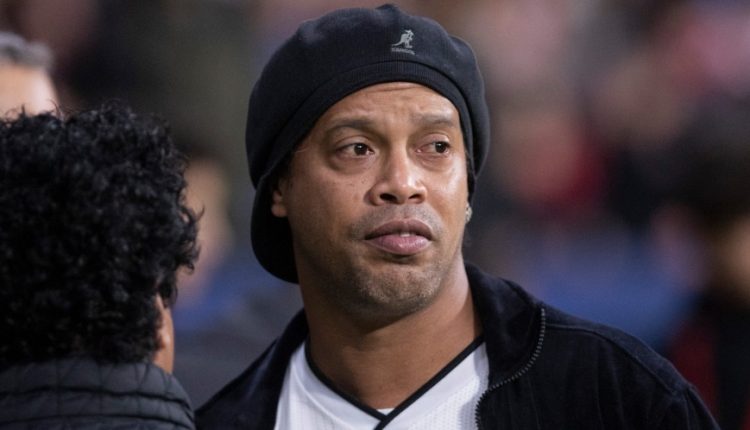 Ronaldinho S'Affiche Avec Une Mystérieuse Fille À L'Occasion De Son Anniversaire (Photos)