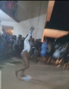 Nigéria : Une Étudiante Blâmée Pour Avoir Dansé Fesses Nues Lors D&Rsquo;Une Fête (Vidéo)