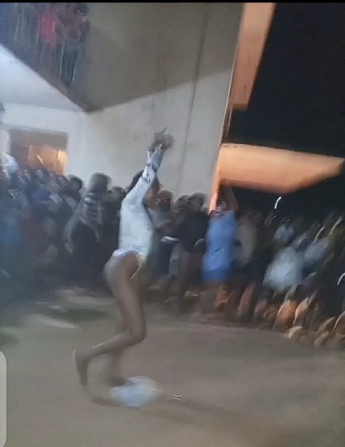 Nigéria : Une Étudiante Blâmée Pour Avoir Dansé Fesses Nues Lors D'Une Fête (Vidéo)