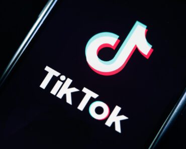 TikTok : l’application crée des tics chez les jeunes