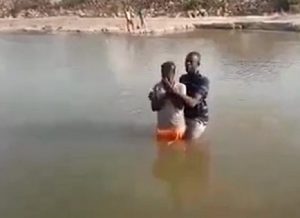 Cameroun : Un Pasteur Meurt Noyé Lors D'Un Baptême Dans Un Fleuve ( Photos)