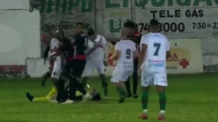 Brésil : un footballeur arrêté pour avoir tabassé un arbitre en plein match (vidéo)
