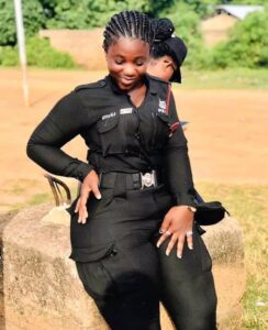 Ghana : Qui Est Ama Serwaa, La Policière Qui Emballe La Toile Avec Ses Formes Généreuses?