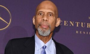 Basket/ Le Fils De Kareem Abdul-Jabbar Poignarde Son Voisin: Voici Sa Peine