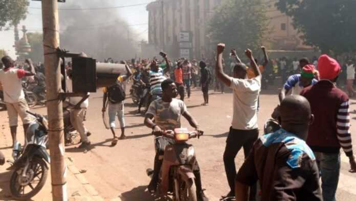 Burkina Faso Manifestants La Demission President Kabore
