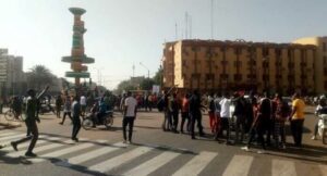 Burkina4 300x162 - Burkina Faso : Des manifestants demandent la démission du président Kaboré