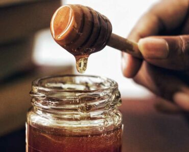 C’est le meilleur tour de magie pour prendre soin de la peau avec du miel