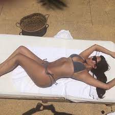 Cette Photo Sensuelle Bikini Kim Kardashian Fait Tomber Les Internautes