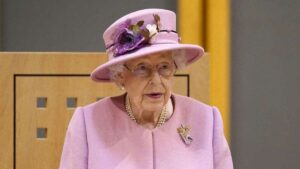 Elizabeth Ii Empoche Un Chèque Colossale, De Quoi Lui Redonner Le Moral !